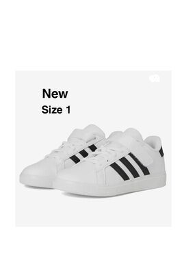 Adidas Kids COURTBLOCK SHOES
White & Black Sneakers size 1 unisex ⭐️⭐️⭐️